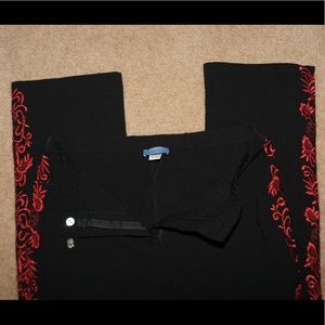 Stretchy pants, red floral embroidery down sides